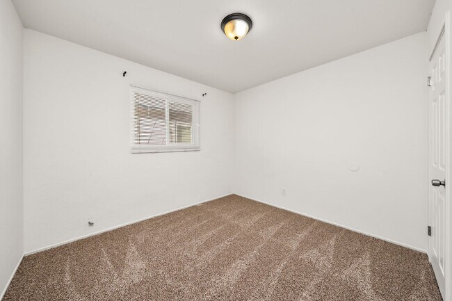 Building Photo - Cozy 3-Bedroom Single-Family Home-Move-In Ready!