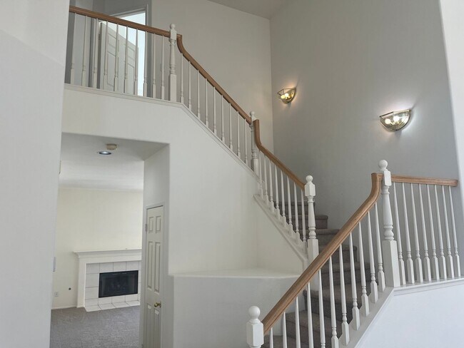 Building Photo - Bridlevale Community 4 bedroom