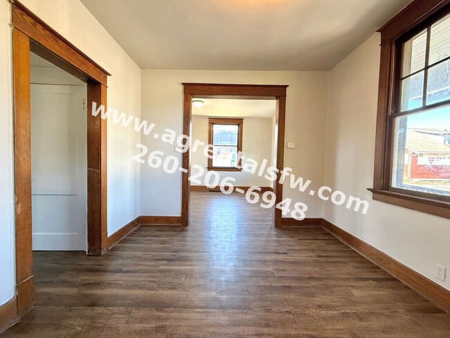 Building Photo - 3 Bedroom House