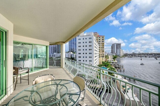 Building Photo - 301 N Birch Rd