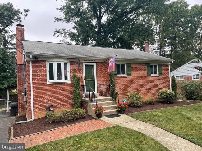 Primary Photo - 3252 Holly Hill Dr