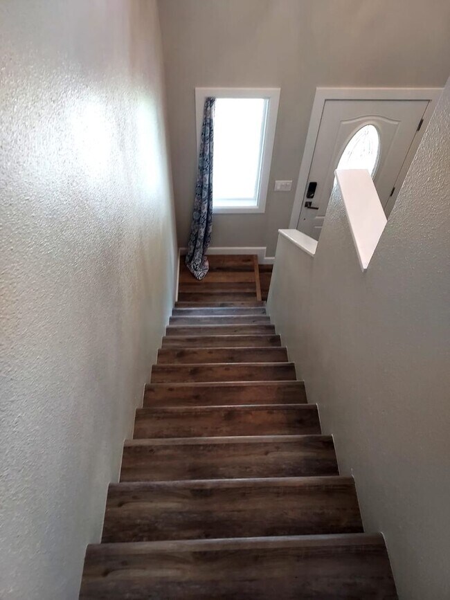 Building Photo - 2 Story Remodeled Single-Family Home in Po...