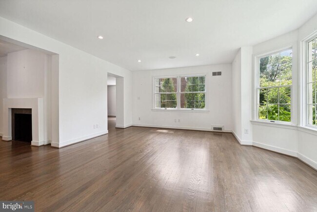 Building Photo - 3712 Fordham Rd NW