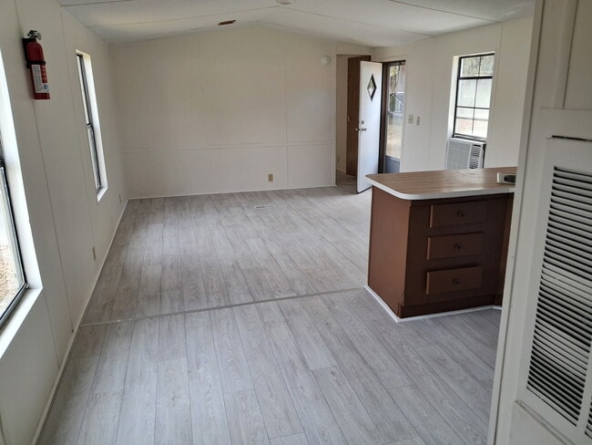 Building Photo - 472 Ruben Wells Rd