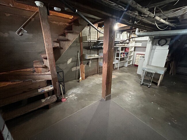 Building Photo - Country Living