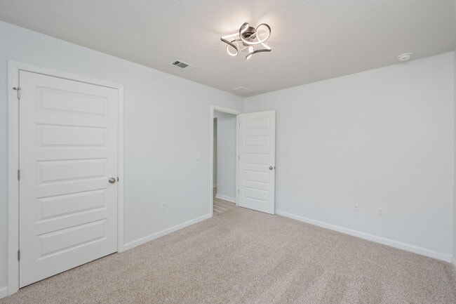 Building Photo - 522 Mary Lou Way