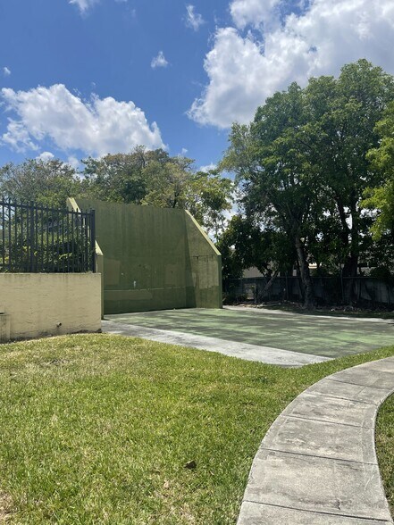 Building Photo - 8820 SW 123rd Ct