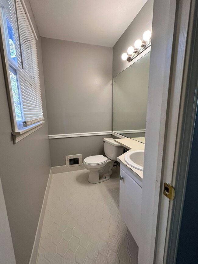 Building Photo - 3416 Mountainside Rd