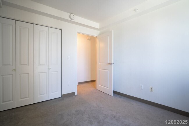 Building Photo - Ke Kilohana –$2700 Modern 1 Bed / 1 Bath Condo with Parking in Ward Village