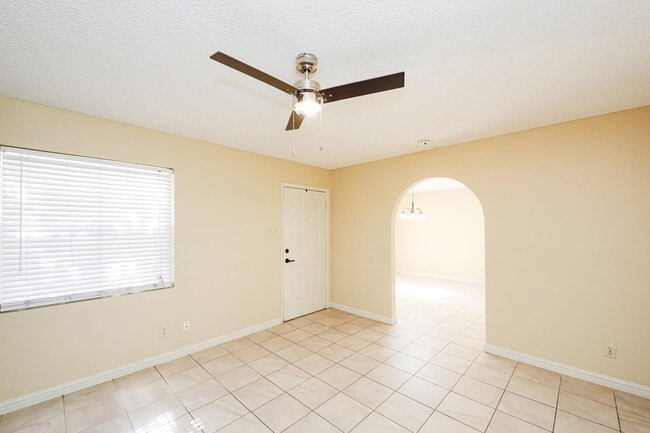 Building Photo - 2408 Milford Ct