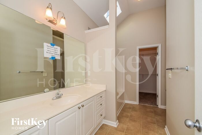 Building Photo - 158 Village Dr