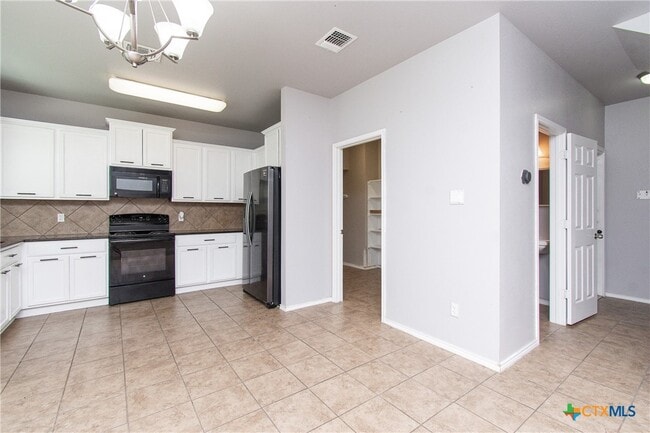 Building Photo - 6601 Clear Brook Dr