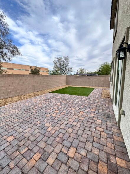 Building Photo - 4018 White Opal St