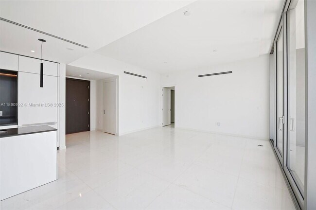 Building Photo - 300 Biscayne Blvd Way