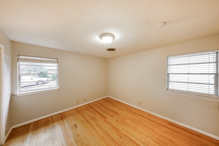 Building Photo - 3938 Johnstown Dr