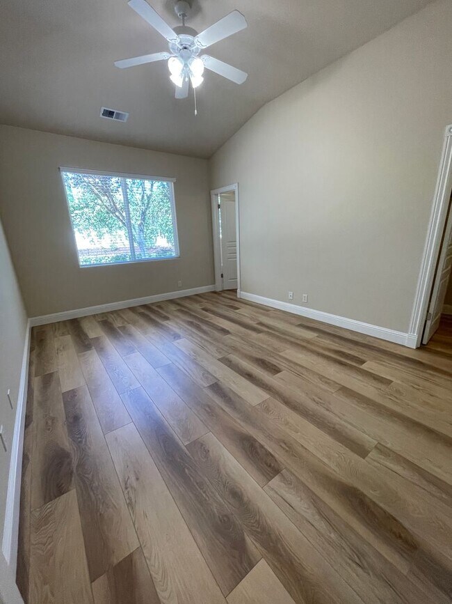 Building Photo - 1020 White Cloud Dr