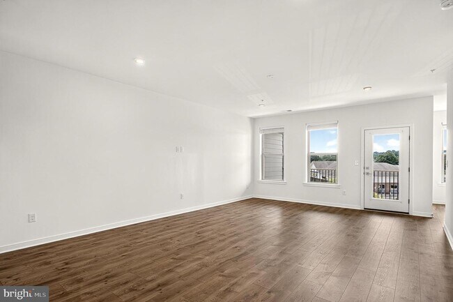 Building Photo - 20957 Bluebird Sq