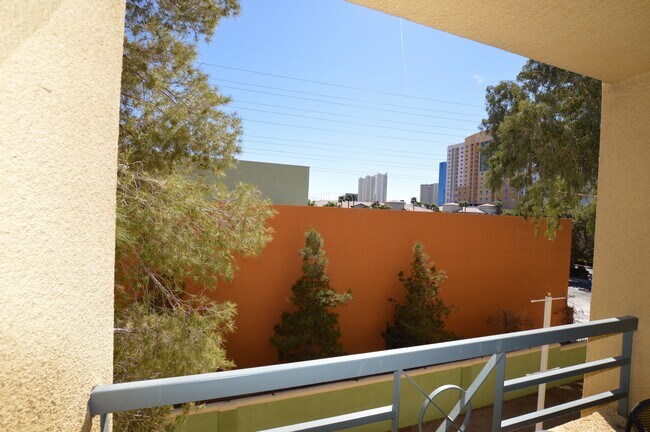 Building Photo - Meridian - Luxury 2 Bed | 2 Bath Condo