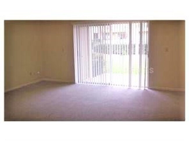 Building Photo - Beautiful Temple Terrace Townhome!