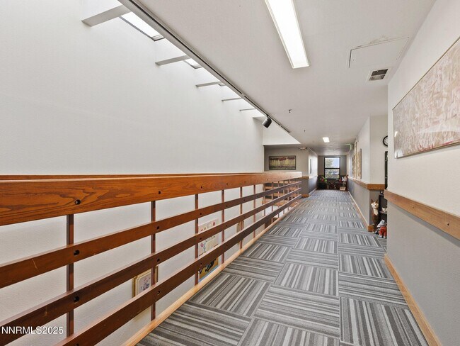 Building Photo - 3095 Lakeside Dr