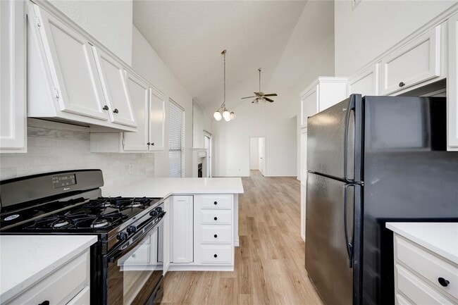 Building Photo - 2007 Castle View Dr