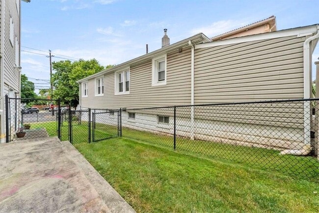 Building Photo - 2 Hops Commons Ct