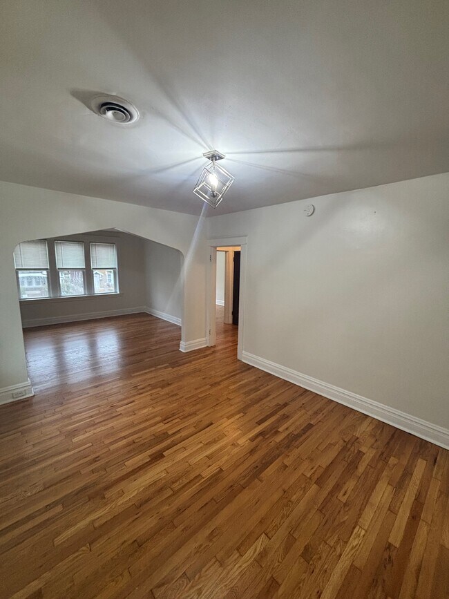 Building Photo - 5054 Winona Ave