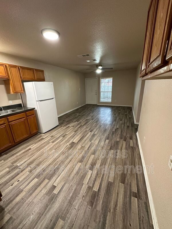 Building Photo - 404 S Anglin St