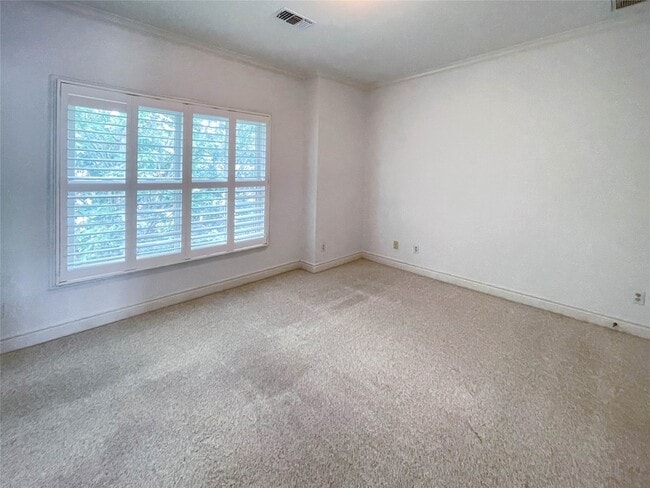 Building Photo - 1329 Hyde Park Blvd