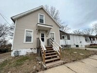 Building Photo - Charming One-Bedroom Home with Den and Cov...
