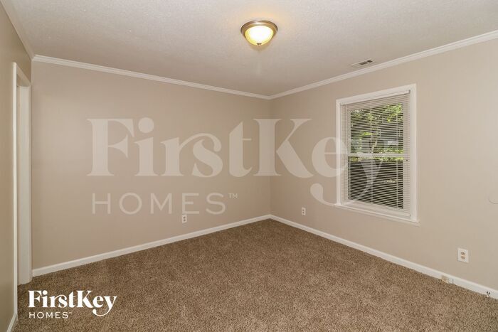 Building Photo - 3210 Oakbrook Ln