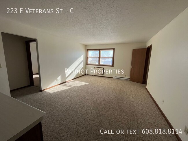 Building Photo - 2 bedroom/ 1 bath apartment in Tomah, WI