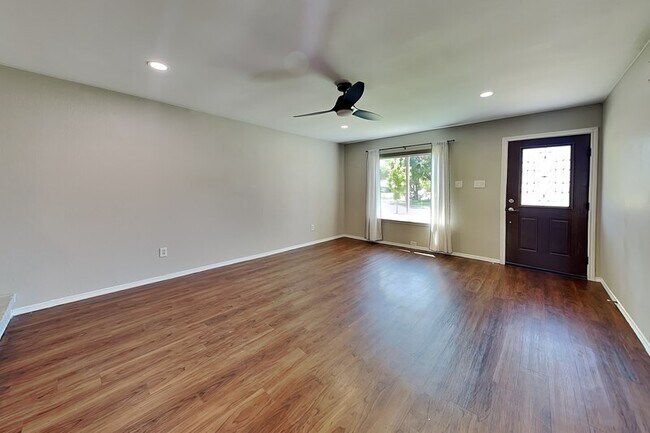 Building Photo - 3100 Fairgate Dr