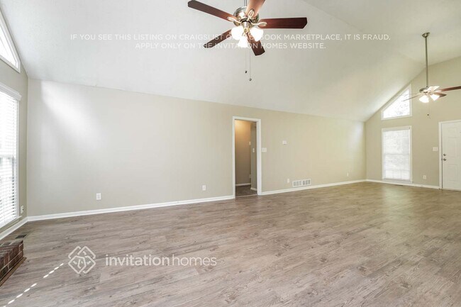 Building Photo - 1501 Sundale Dr