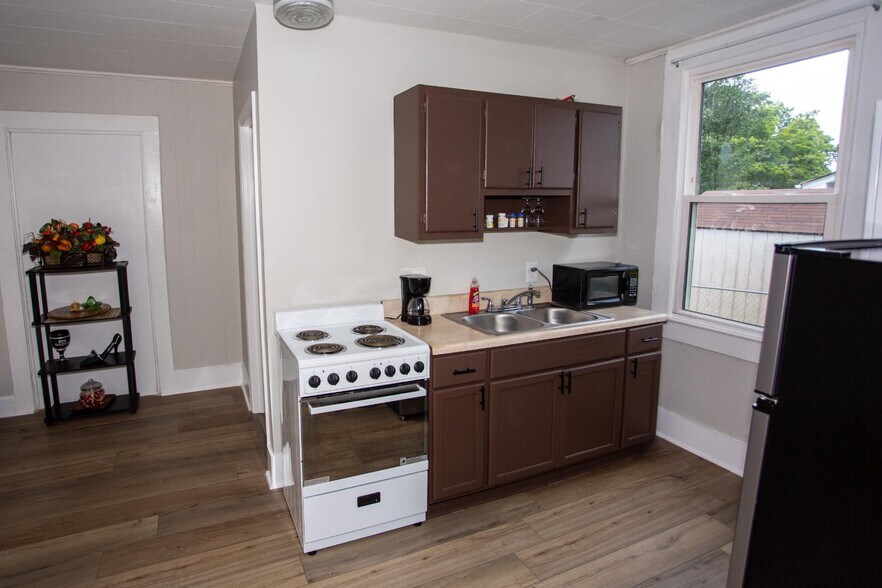 Building Photo - 111 Summit St