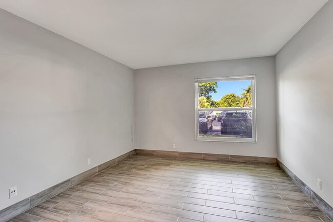 Building Photo - 480 NW 20th St