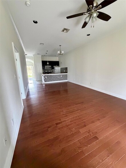 Building Photo - 398 Mesa Dr