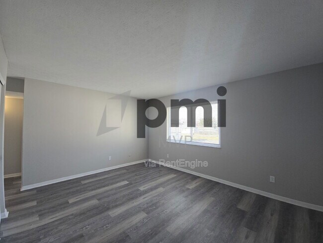 Building Photo - 834 Whitethorne Ave