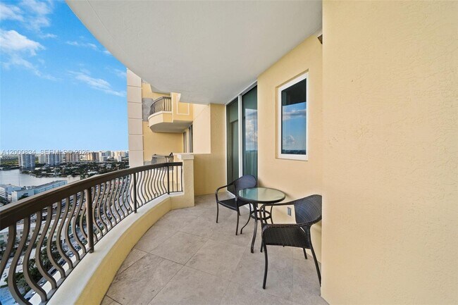 Building Photo - 17875 Collins Ave