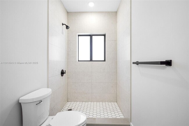 Building Photo - 4313 E 8th Ct