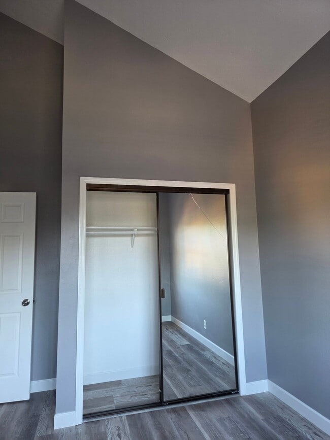 Building Photo - 2721 Ivanhoe Ave