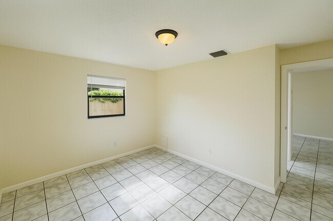 Building Photo - 3313 Plaza Pl
