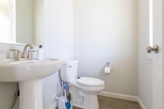 Building Photo - 7743 SE Kinnaman St