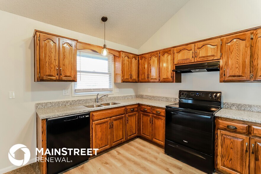 Building Photo - 10311 N Main St