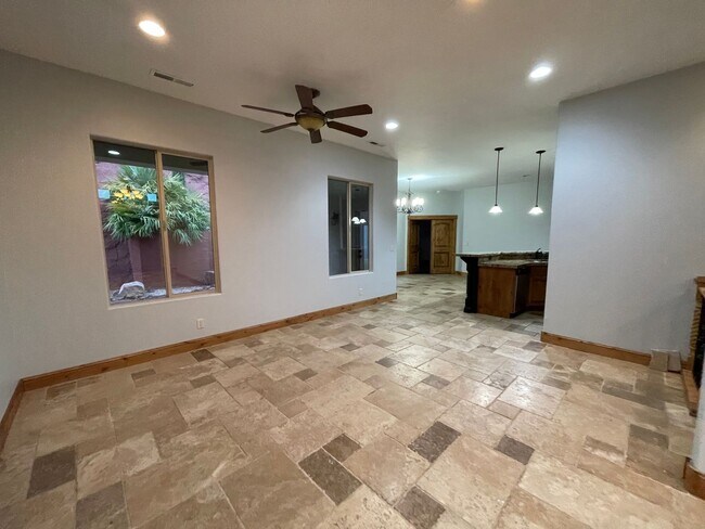 Building Photo - 3 bed 3 bath home - Located just below The D sign! MUST SEE PICTURES!