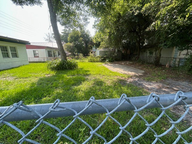 Building Photo - 1602 Wambolt St