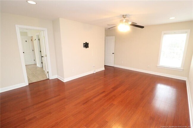 Building Photo - 214 Sylvia Ln