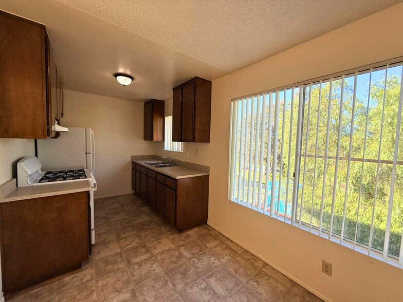 Building Photo - 1010 S Magnolia Ave