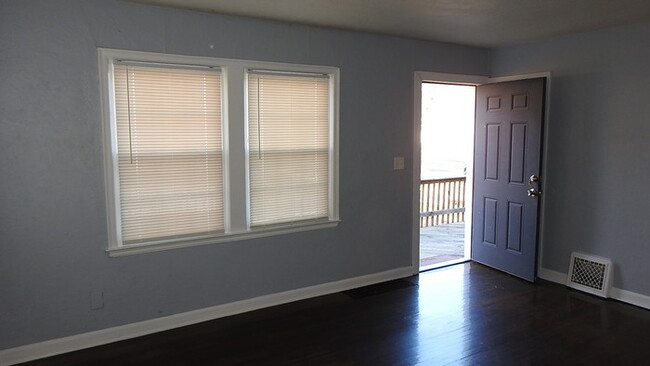 Building Photo - 3bedroom - 1 bath in Raytown