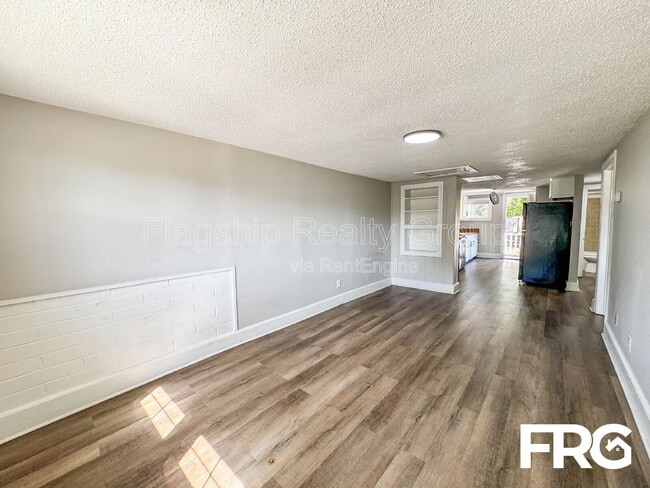 Building Photo - 600 Howell St